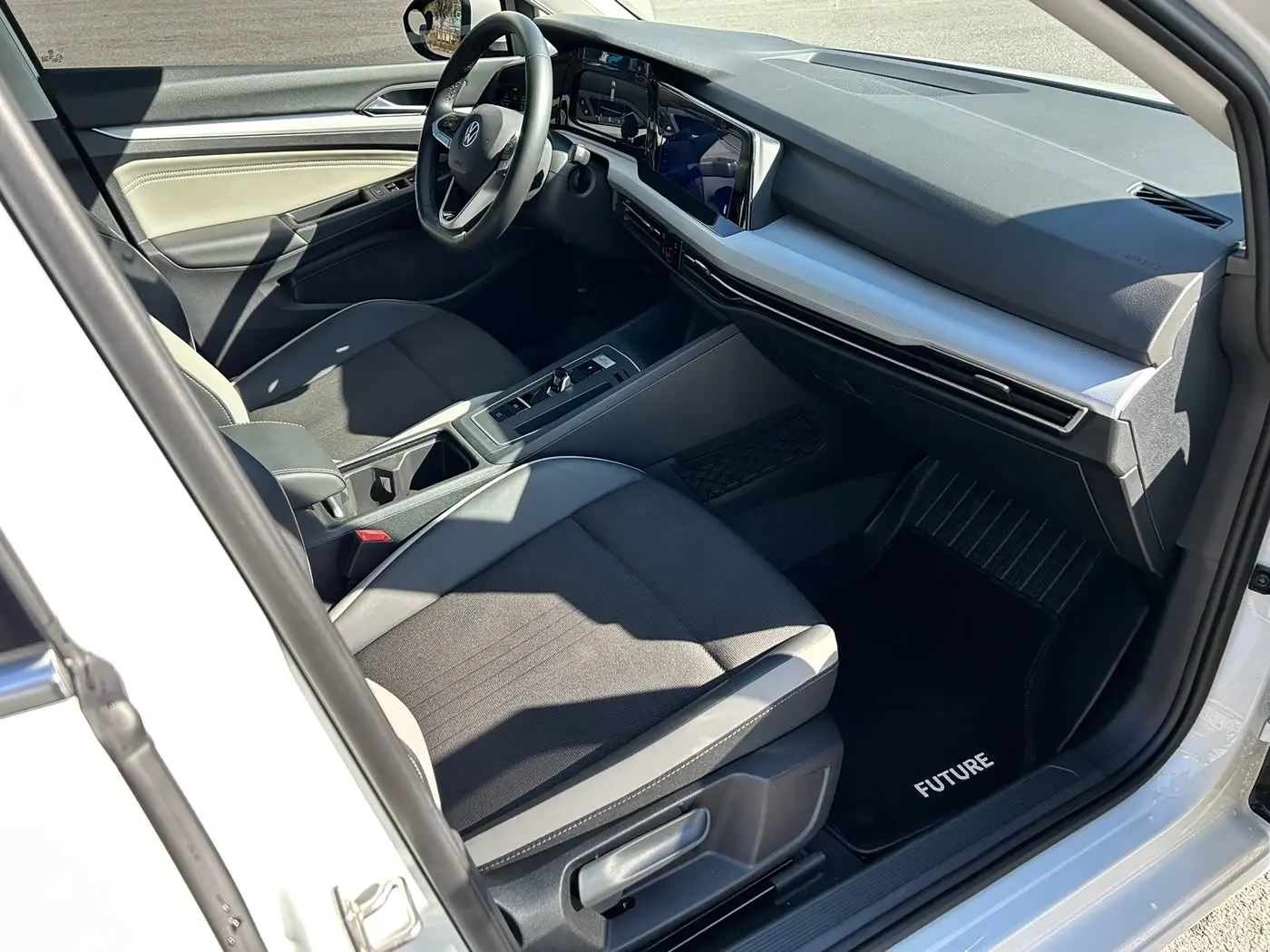 Volkswagen Golf 2023 — Photo 14/20
