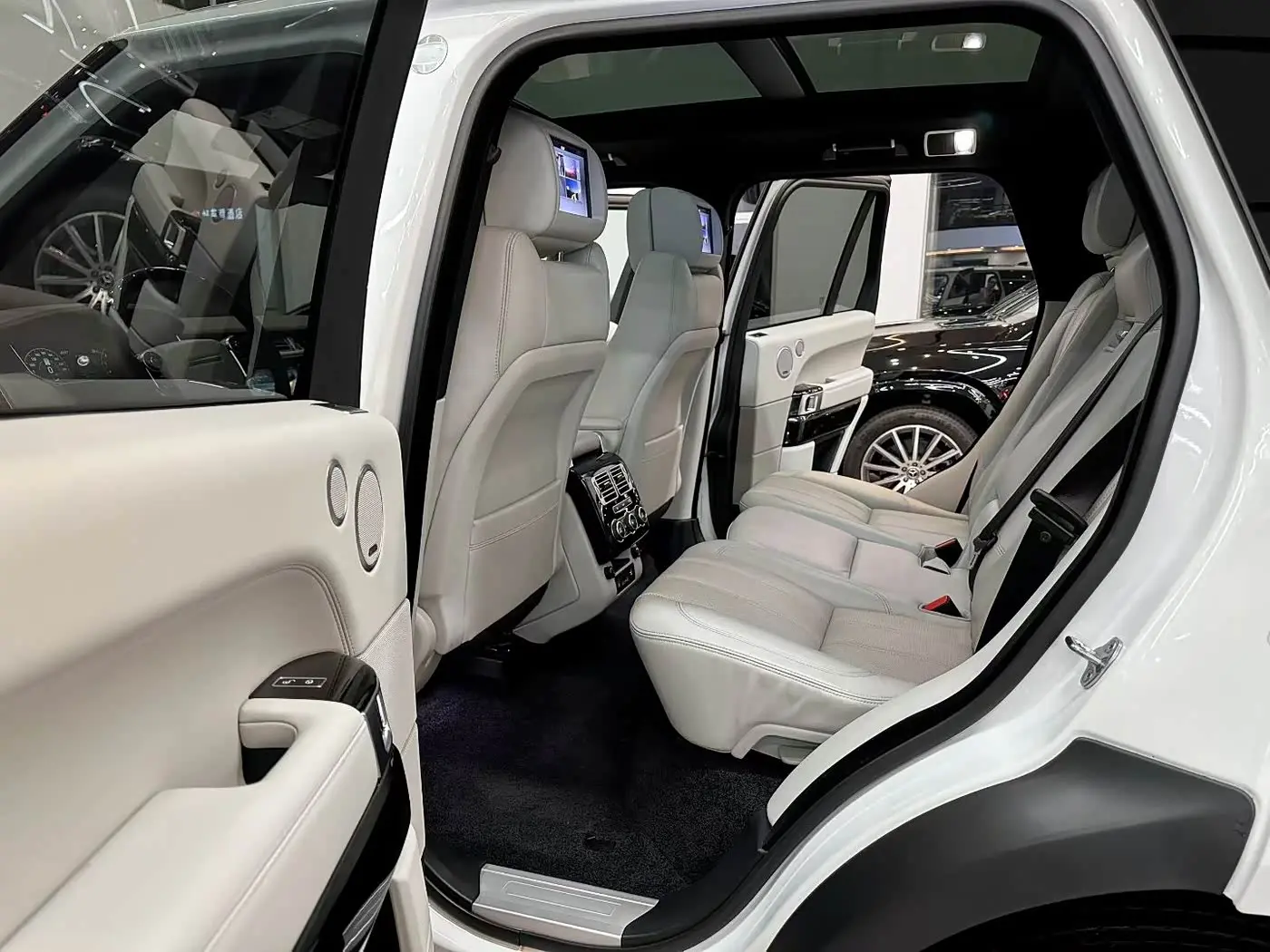 Land Rover Range Rover 2018 — ფოტო 8/9