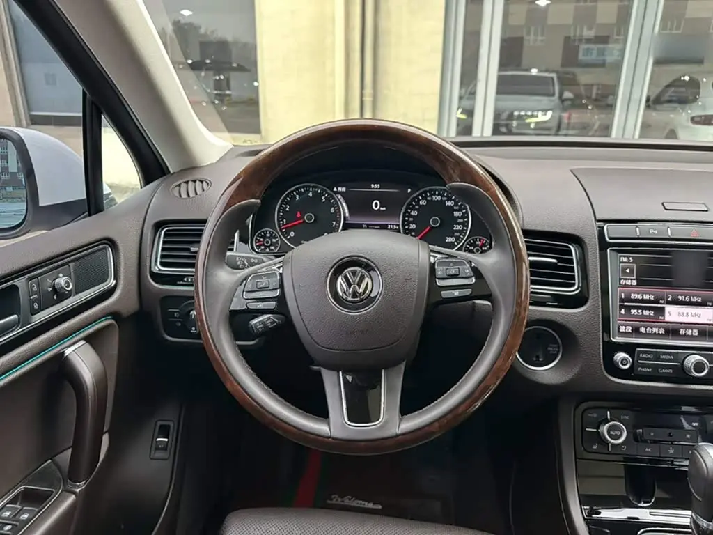Volkswagen Touareg 2018 — Фото 14/19