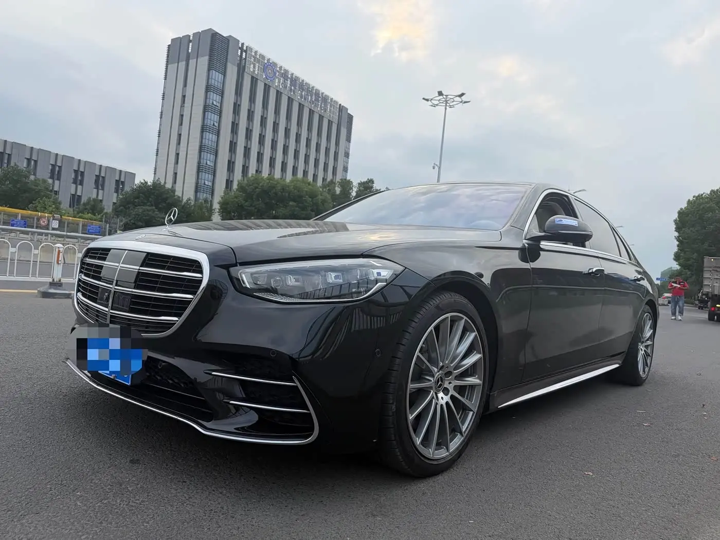 Mercedes-Benz S-Class 2023 — Фото 1/14