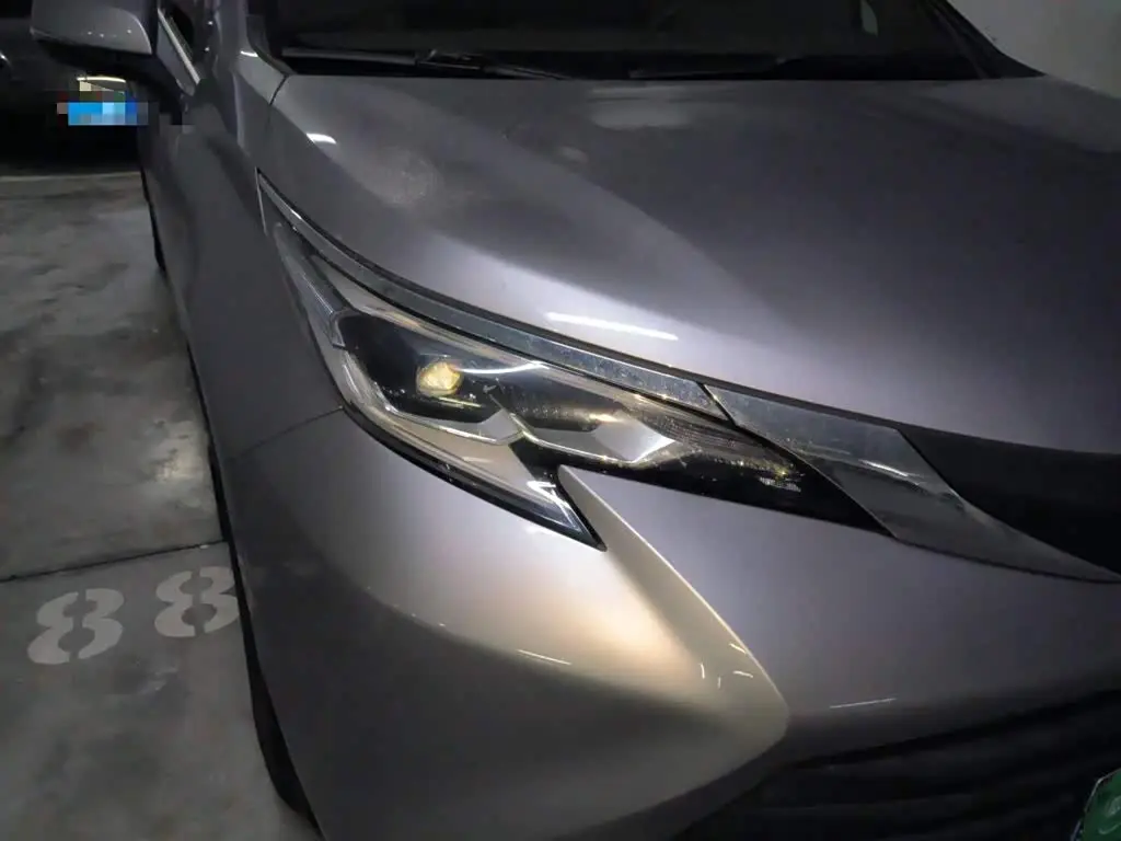 Toyota Sienna 2022 — Фото 7/20