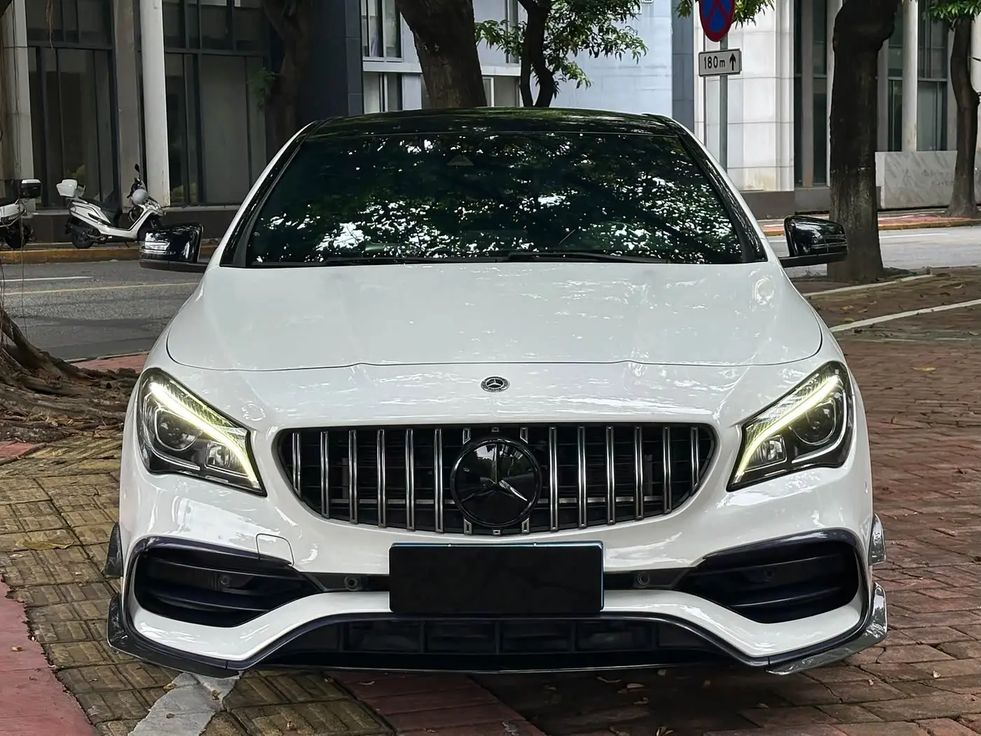 Mercedes-Benz GLA AMG 2018 — Photo 2/9