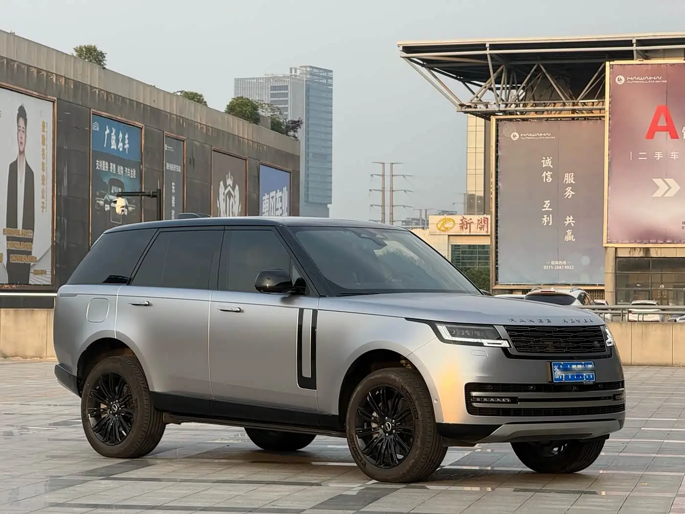 Land Rover Range Rover 2023 — Фото 3/16