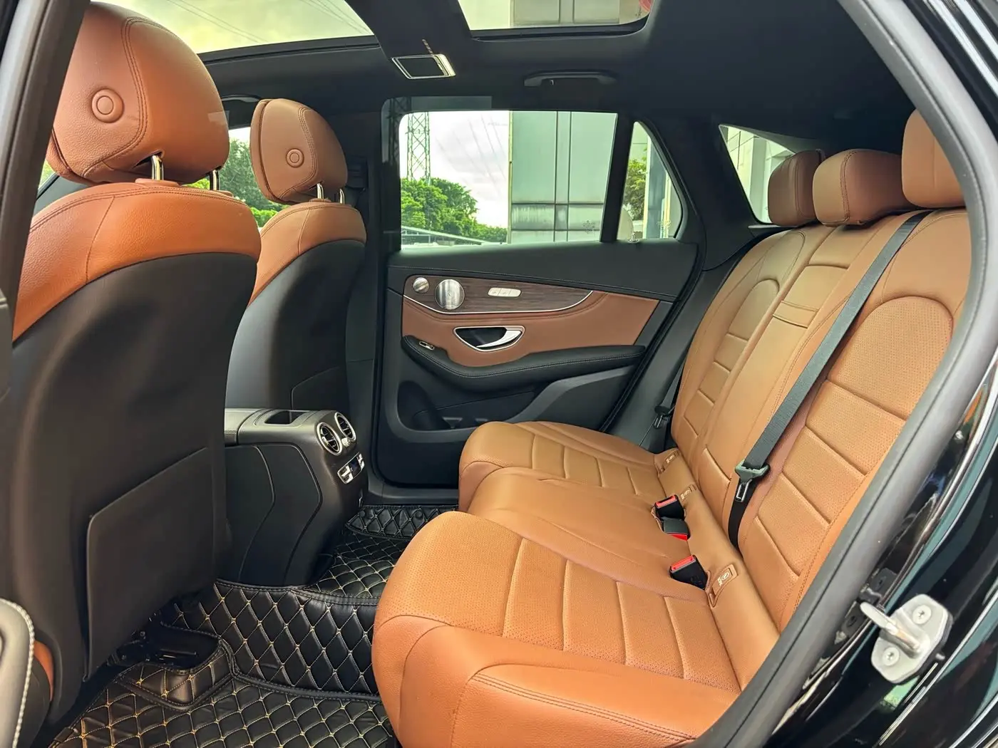 Mercedes-Benz GLC 2020 — Photo 11/20