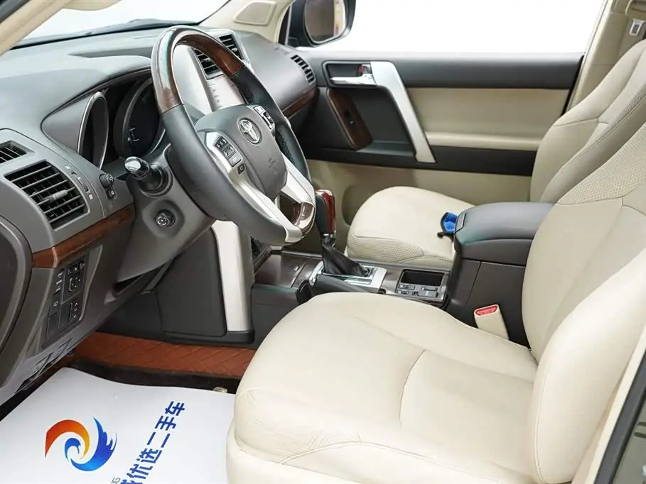 Toyota Prado 2011 — Photo 8/20