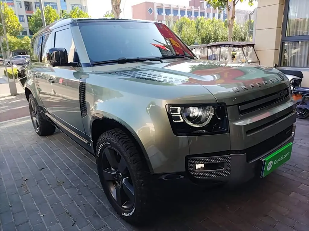 Land Rover Defender 2023 — Photo 4/20