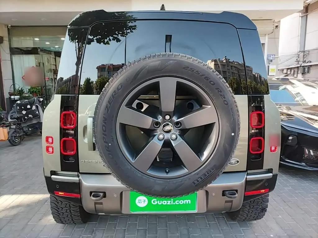 Land Rover Defender 2023 — Photo 6/20