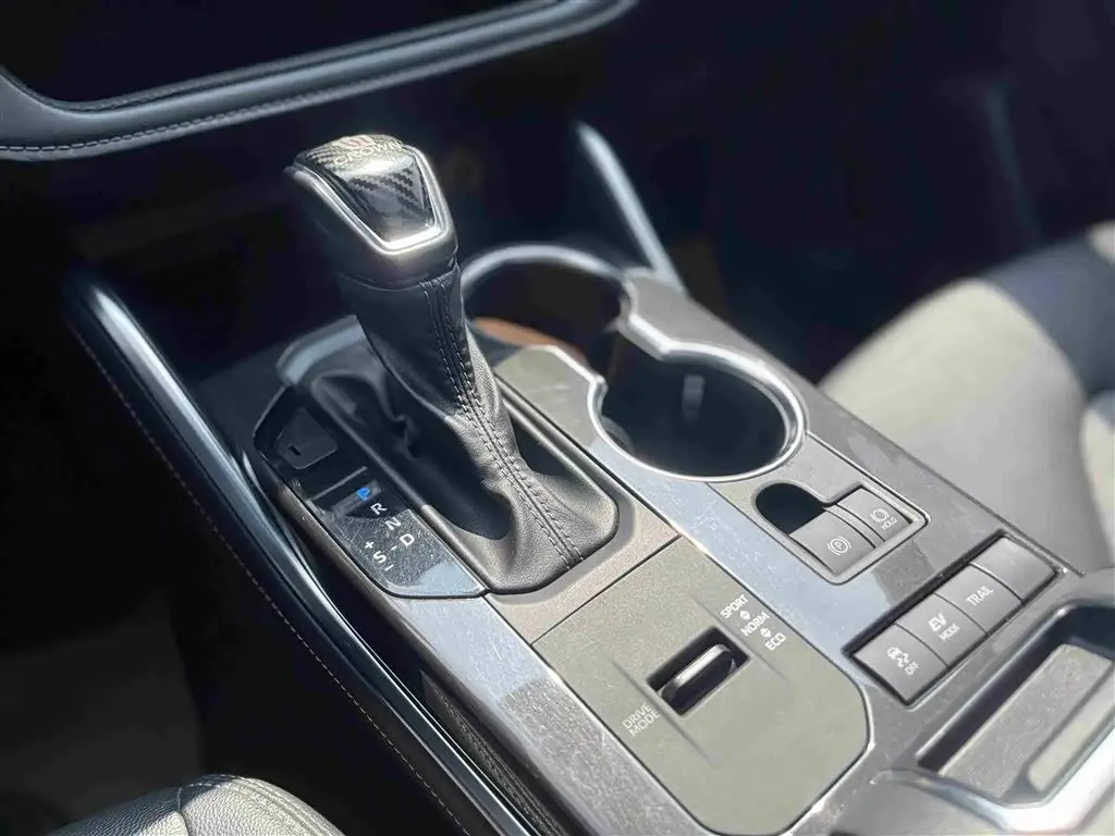Toyota Crown Kluger 2022 — Фото 18/20