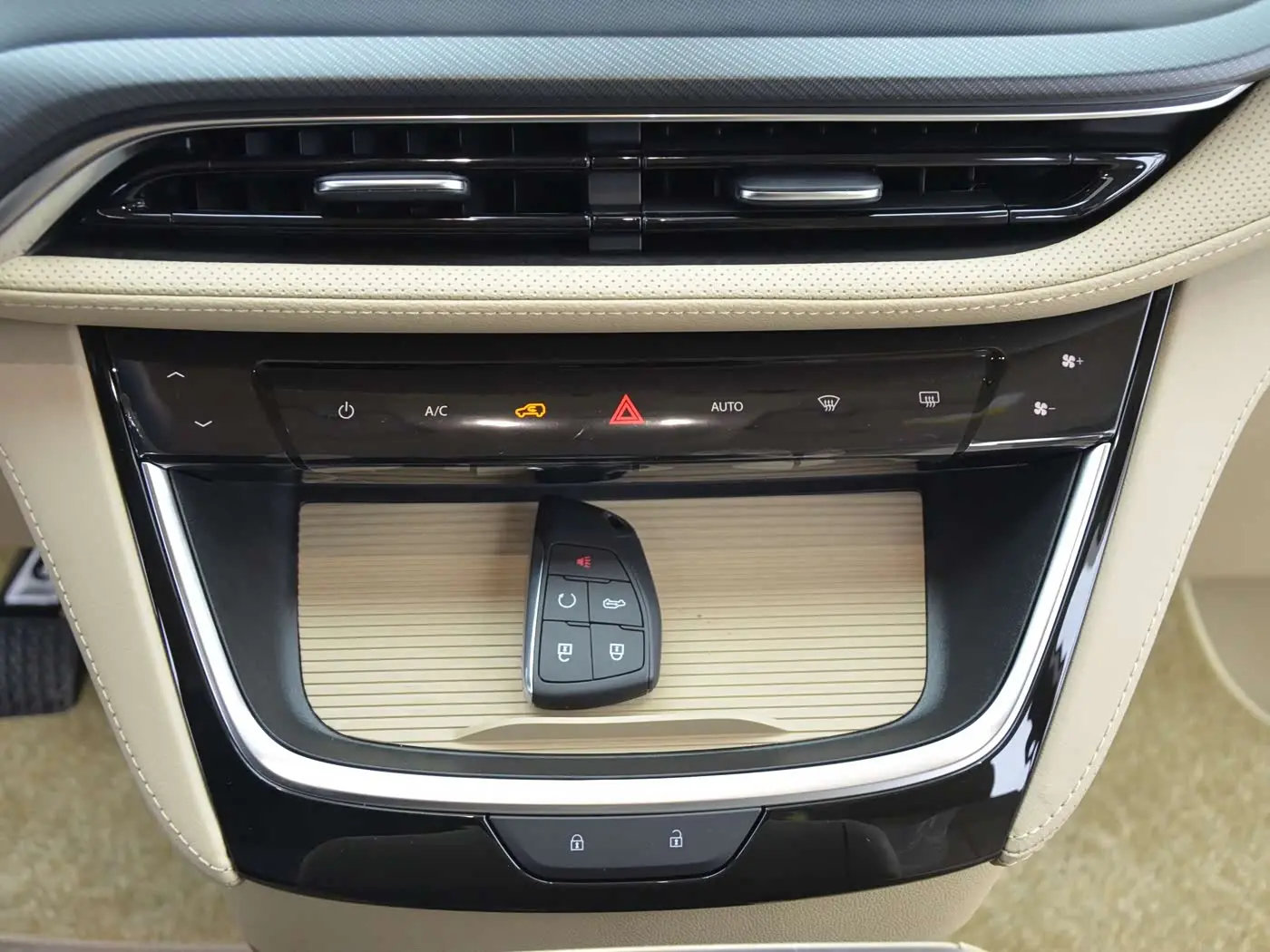 Buick GL8 2026 — Photo 8/13