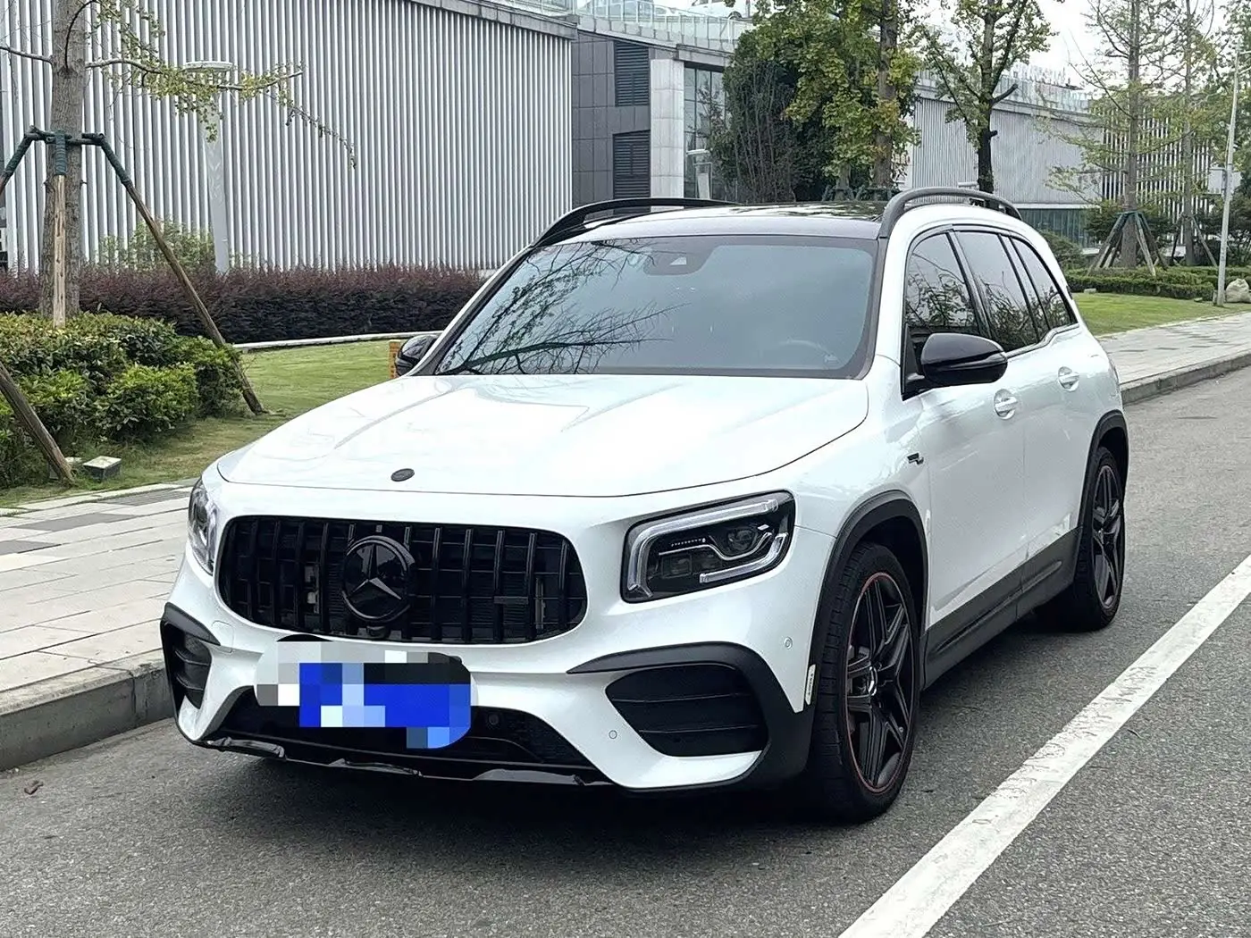 Mercedes-Benz GLB AMG 2023 — Фото 1/9