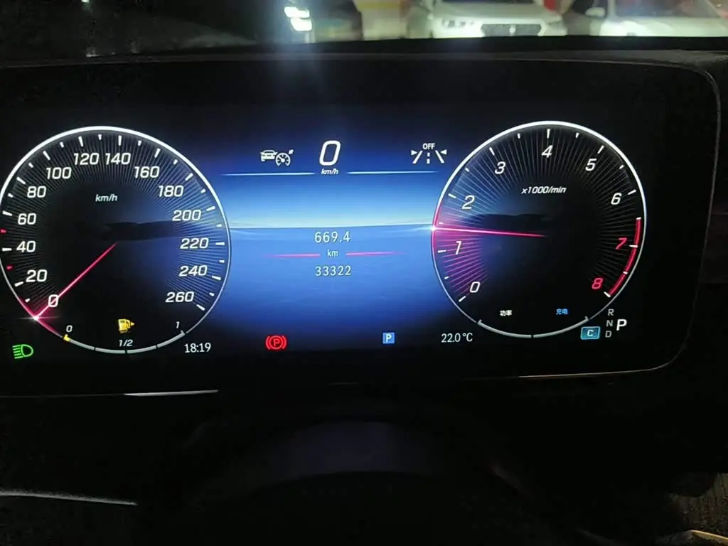Mercedes-Benz C-Class 2023 — Фото 4/13