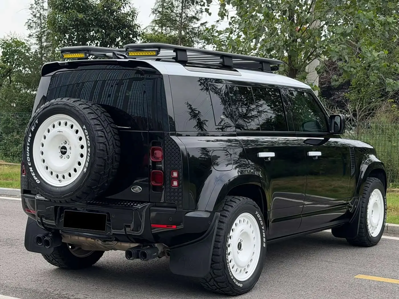 Land Rover Defender 2021 — Photo 19/20