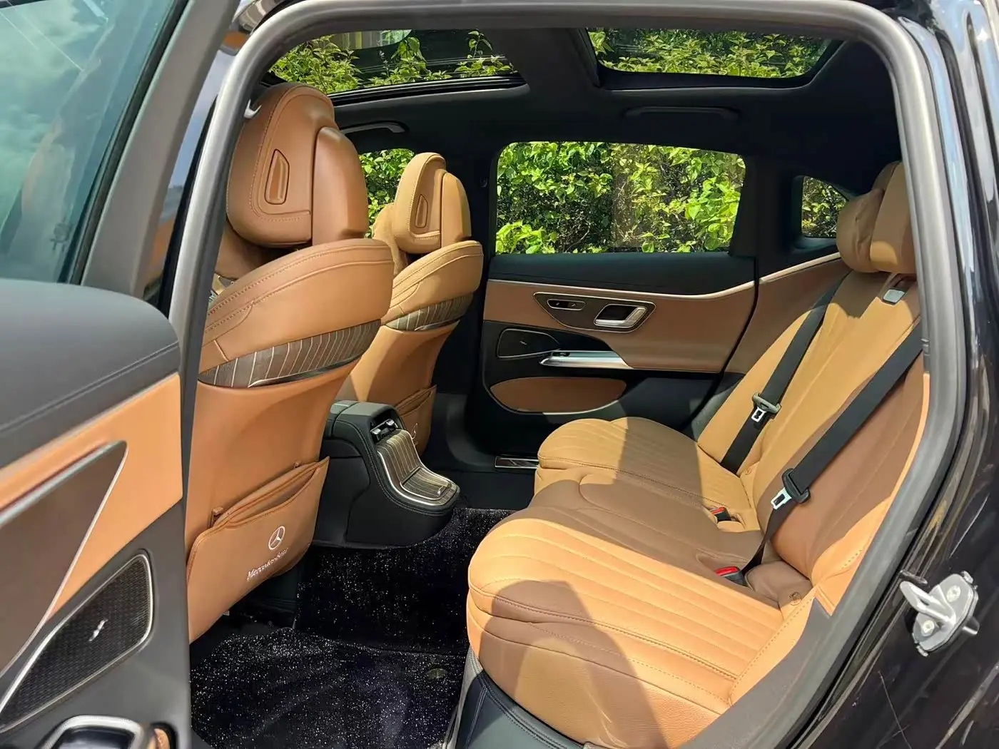 Mercedes-Benz E-Class 2025 — Фото 8/16