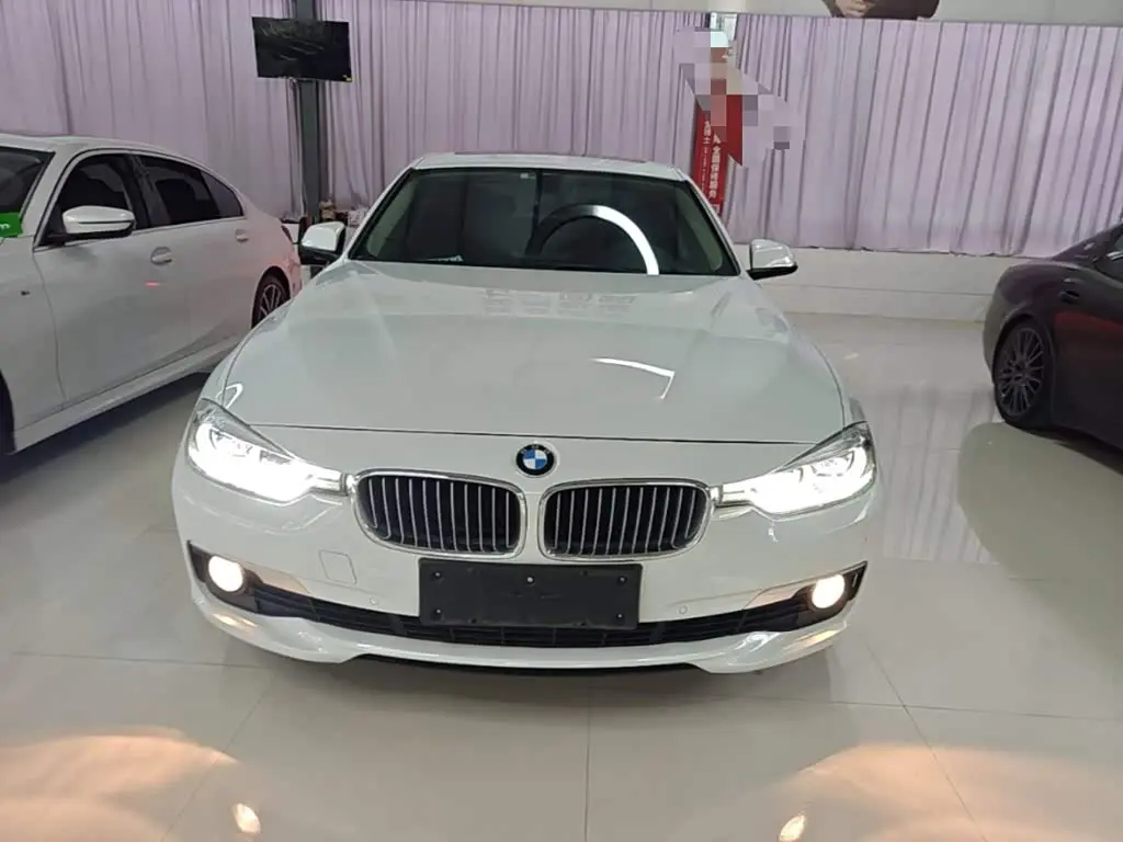 BMW 3 Series 2018 — Фото 2/19