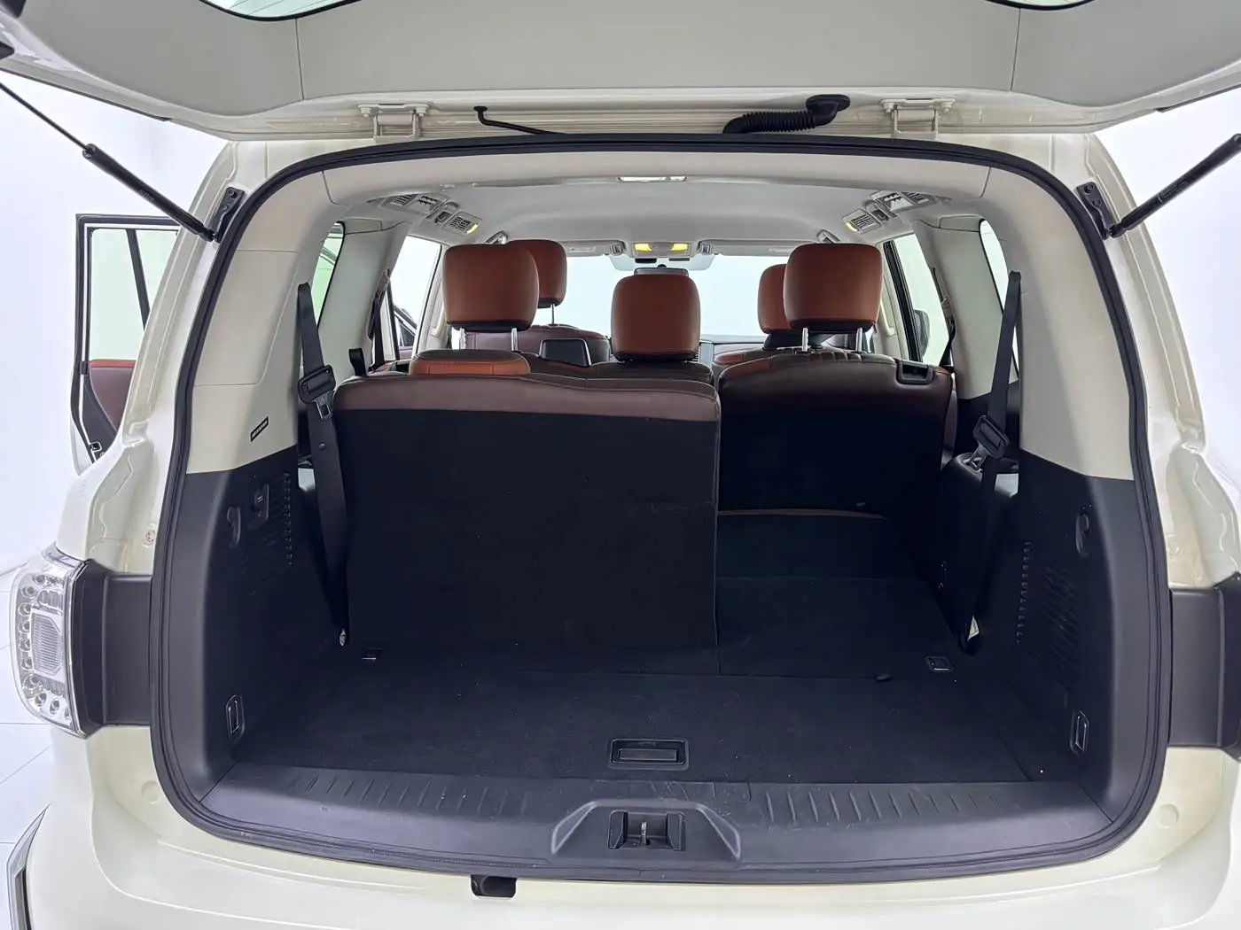 Nissan Patrol 2019 — Photo 11/17