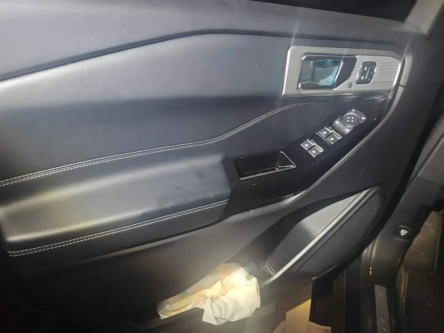 Ford Explorer 2022 — Photo 7/16
