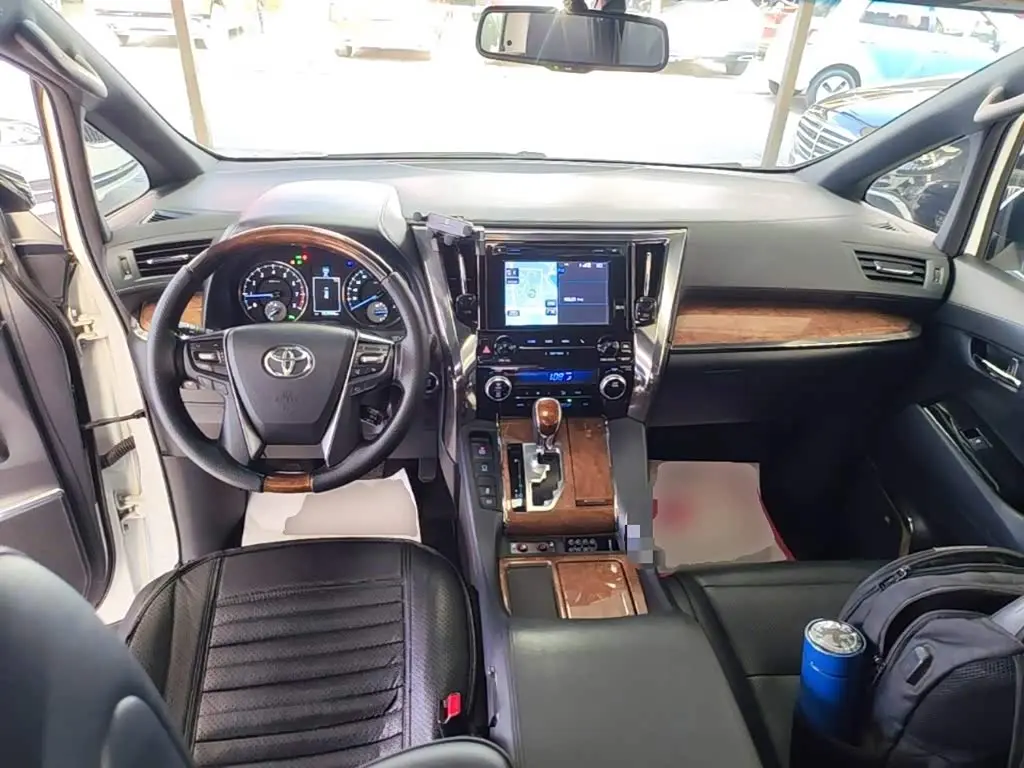 Toyota Alphard 2018 — Photo 6/20