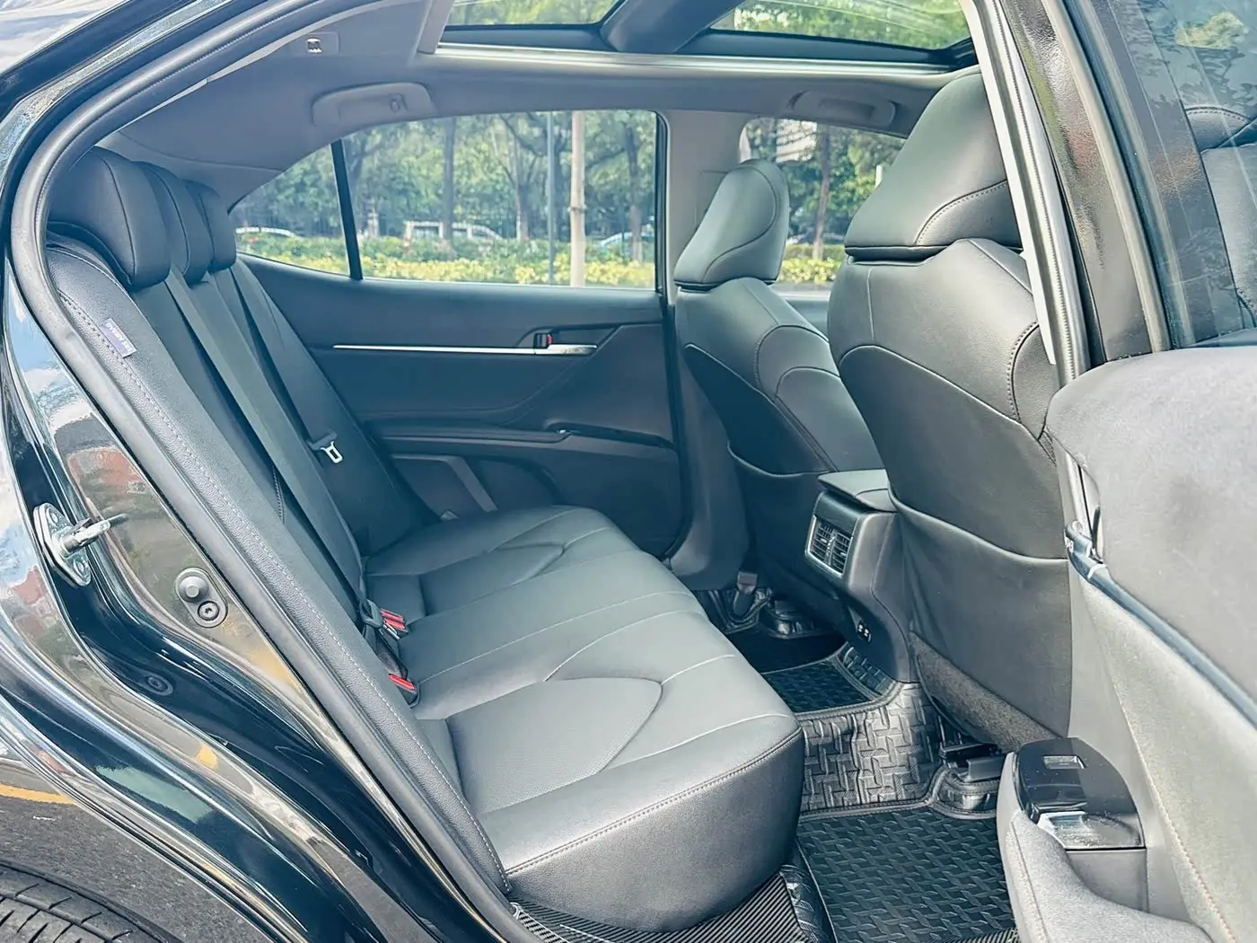 Toyota Camry 2023 — Фото 15/20