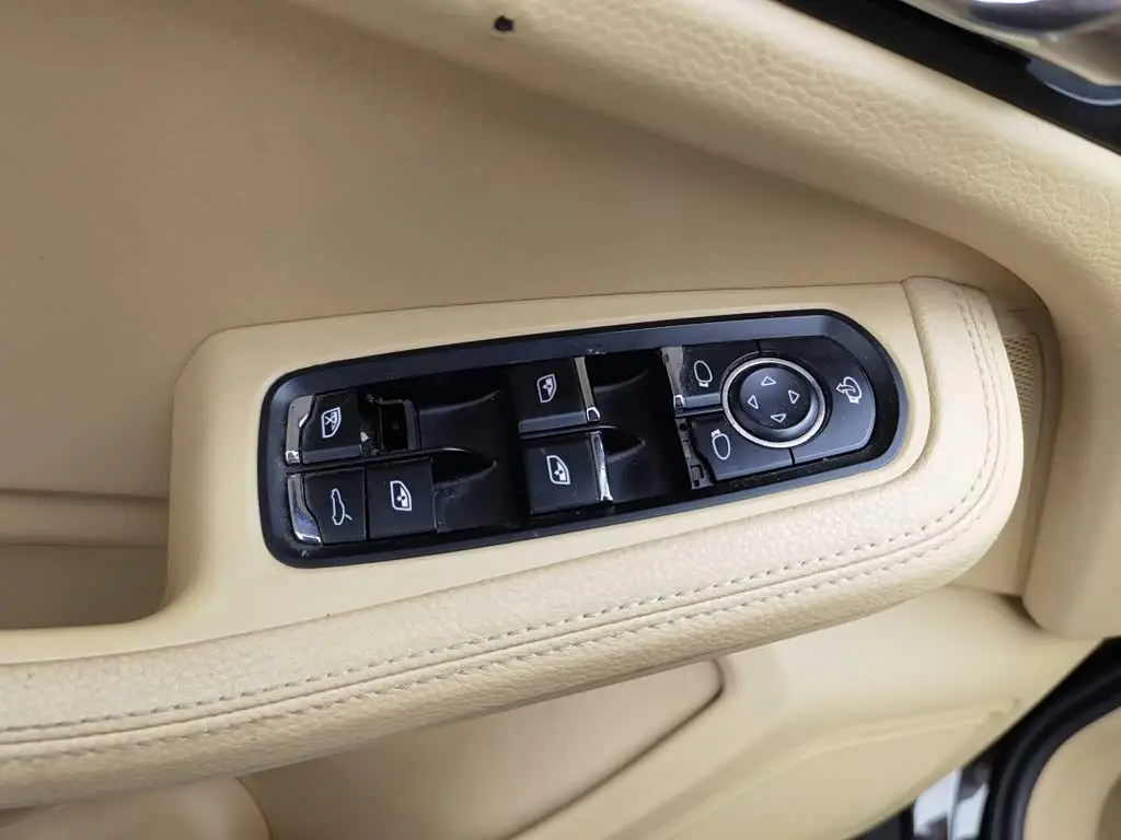 Porsche Macan 2015 — Фото 9/20