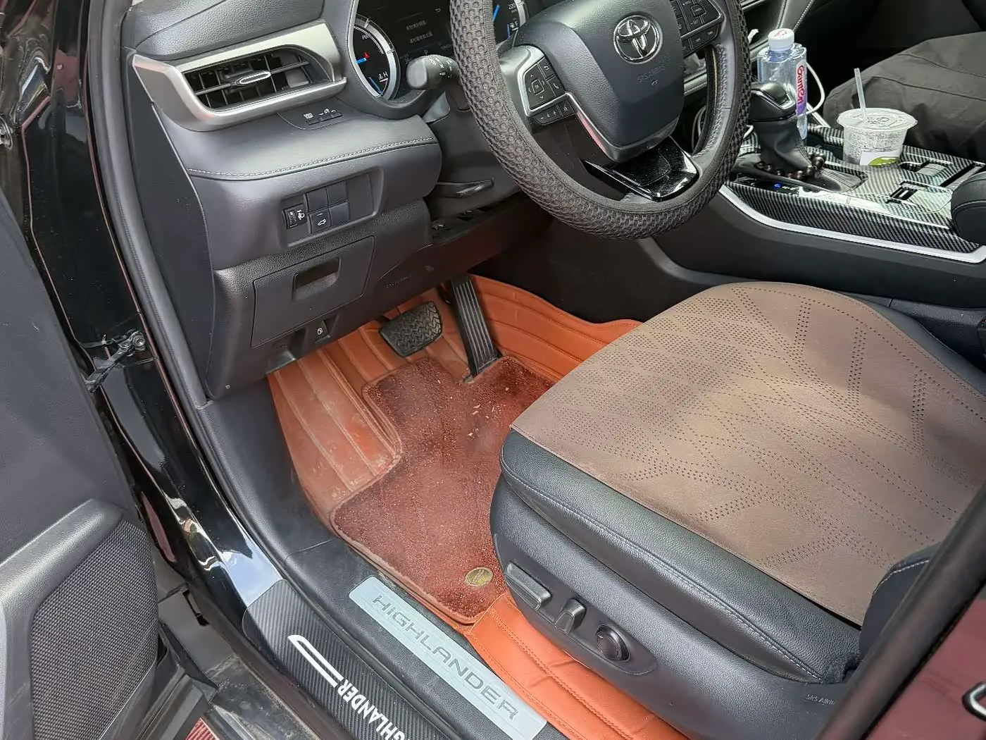 Toyota Highlander 2023 — Photo 10/10