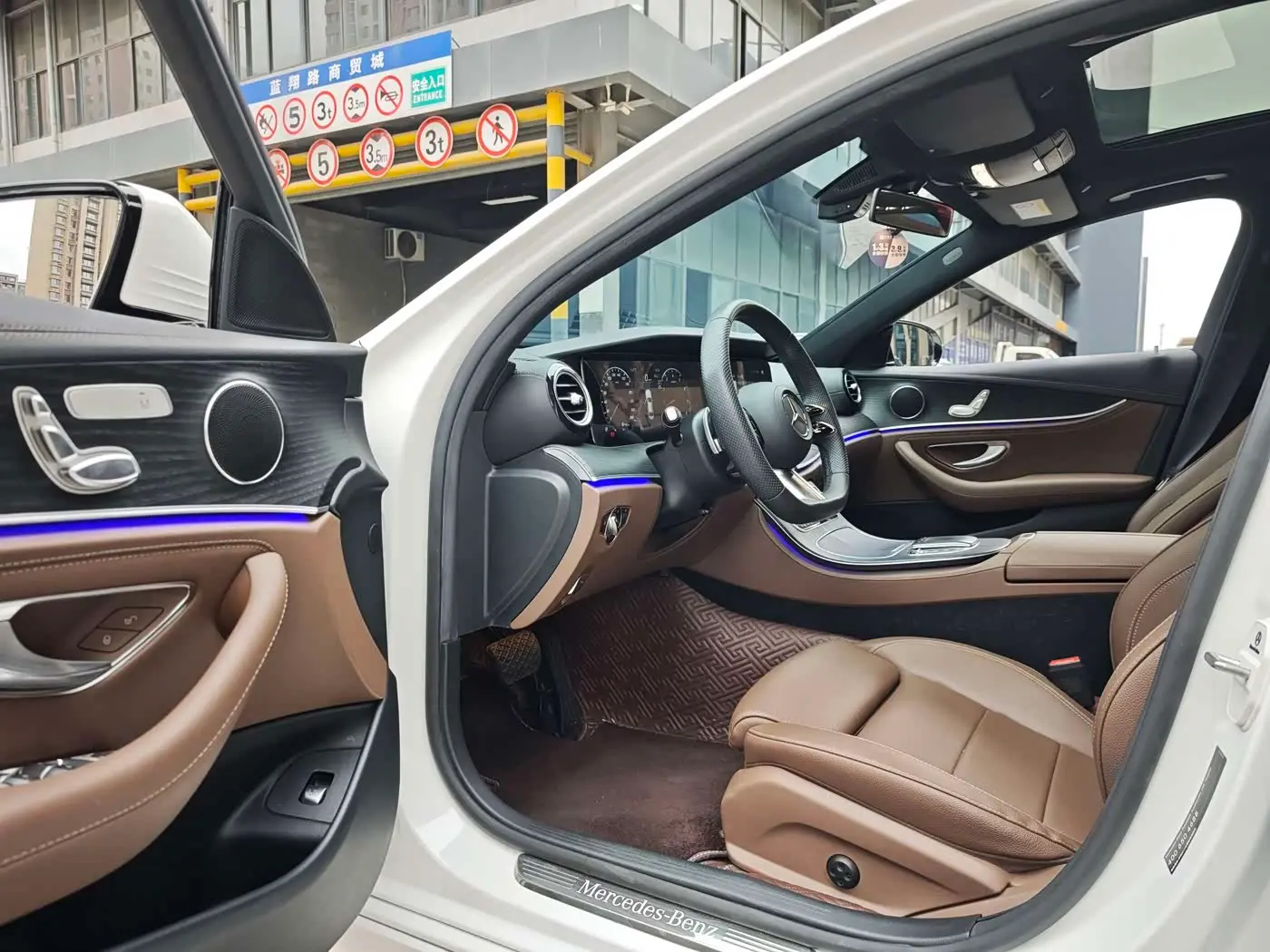 Mercedes-Benz E-Class 2023 — Photo 6/10