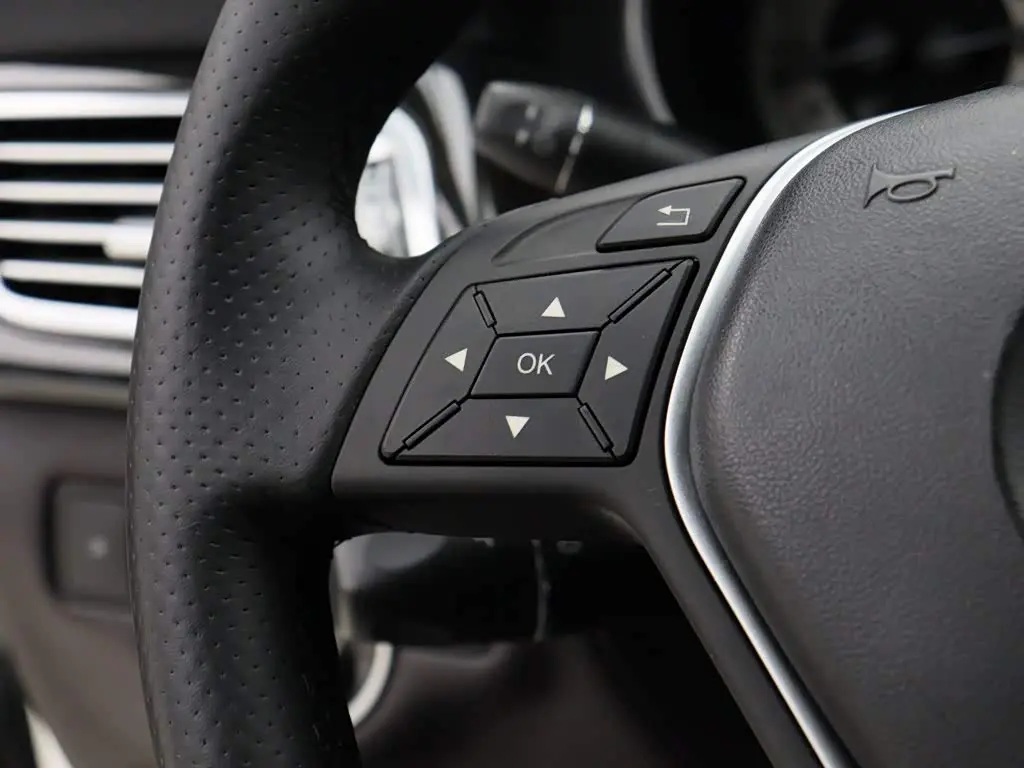 Mercedes-Benz CLS 2013 — Photo 8/20