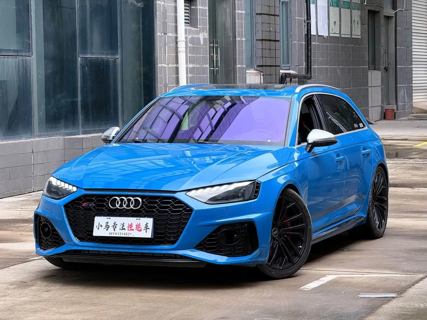 Audi RS 4 2021 — Фото 1/20
