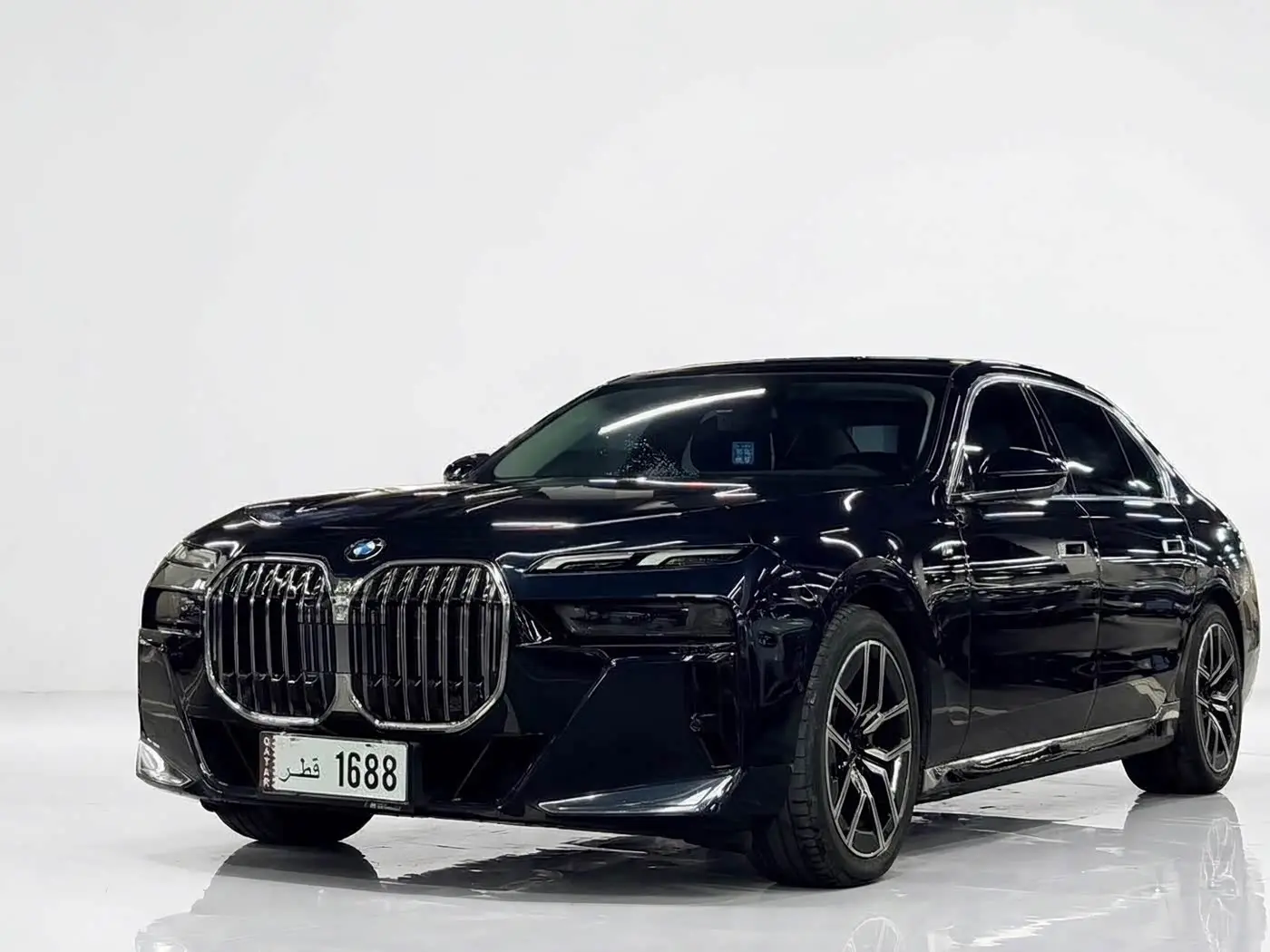 BMW 7 Series 2025 — Photo 1/9