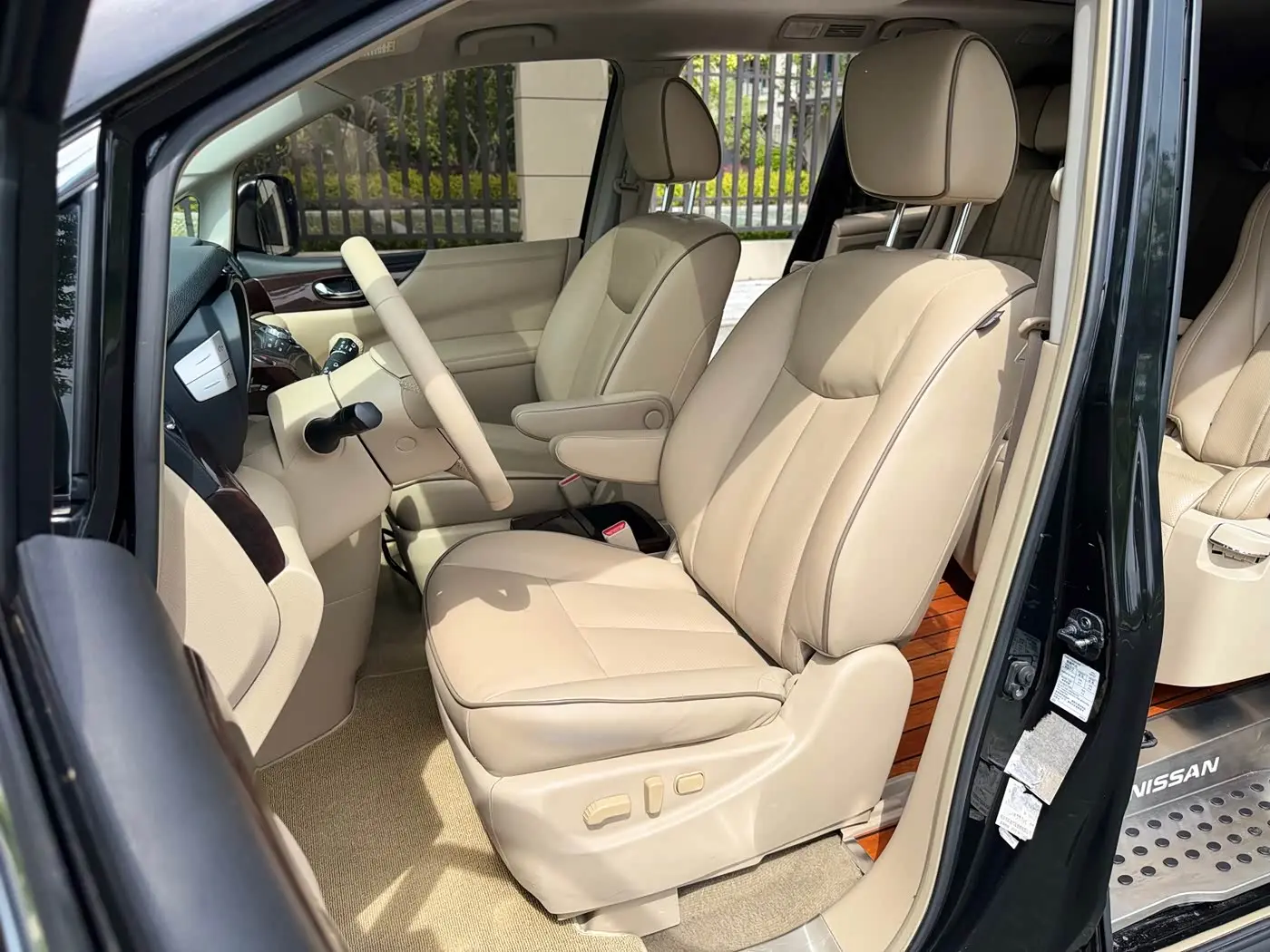 Nissan Quest 2015 — Şəkil 8/17