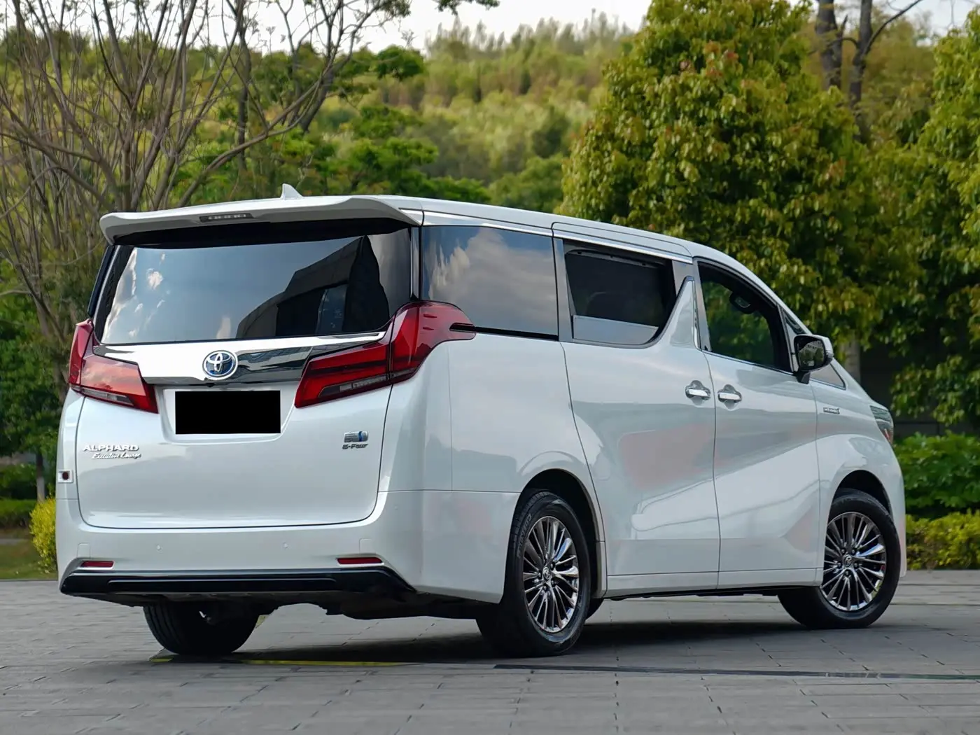 Toyota Alphard 2022 — Photo 3/13