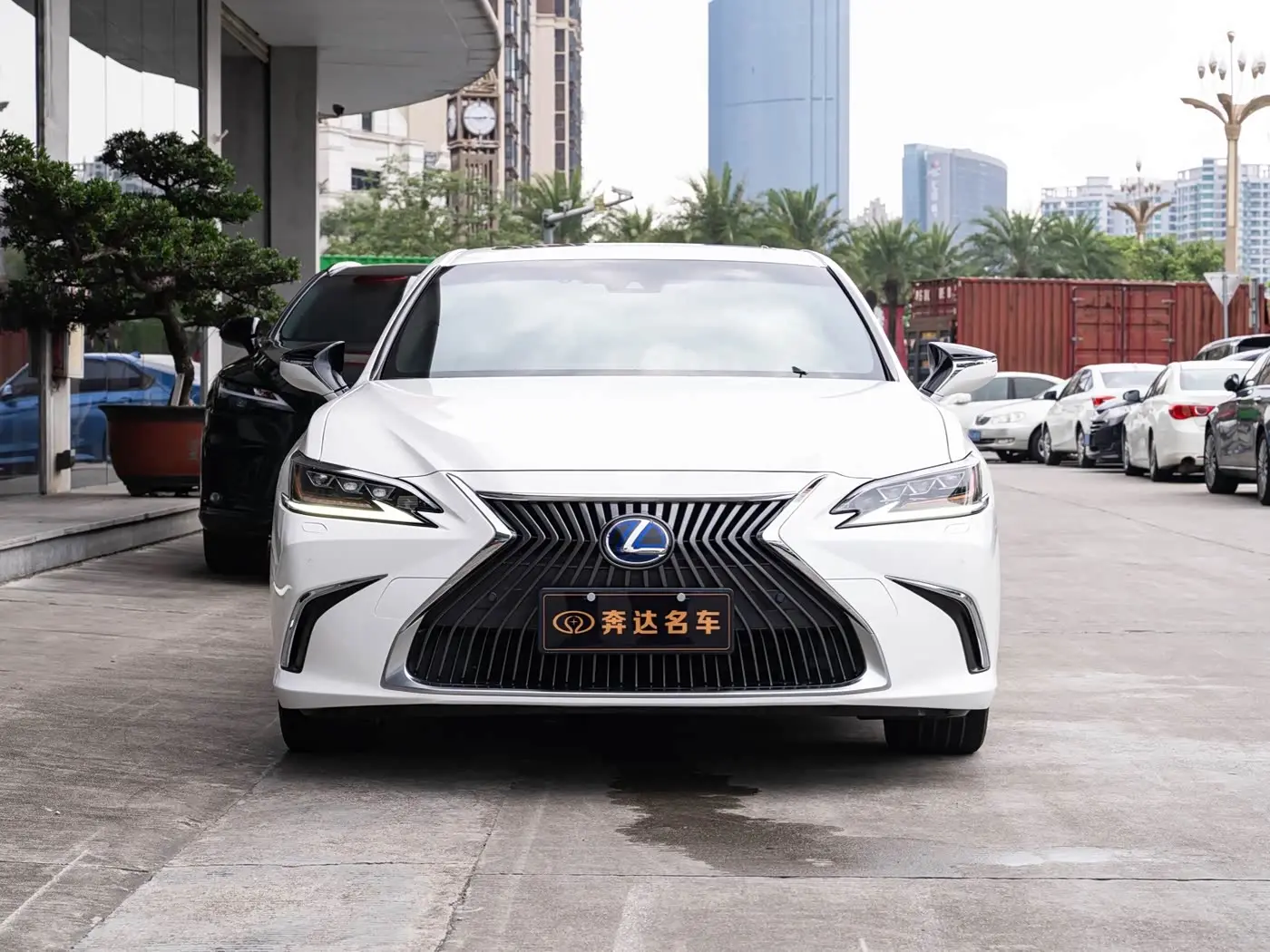 Lexus ES 2021 — Photo 2/20