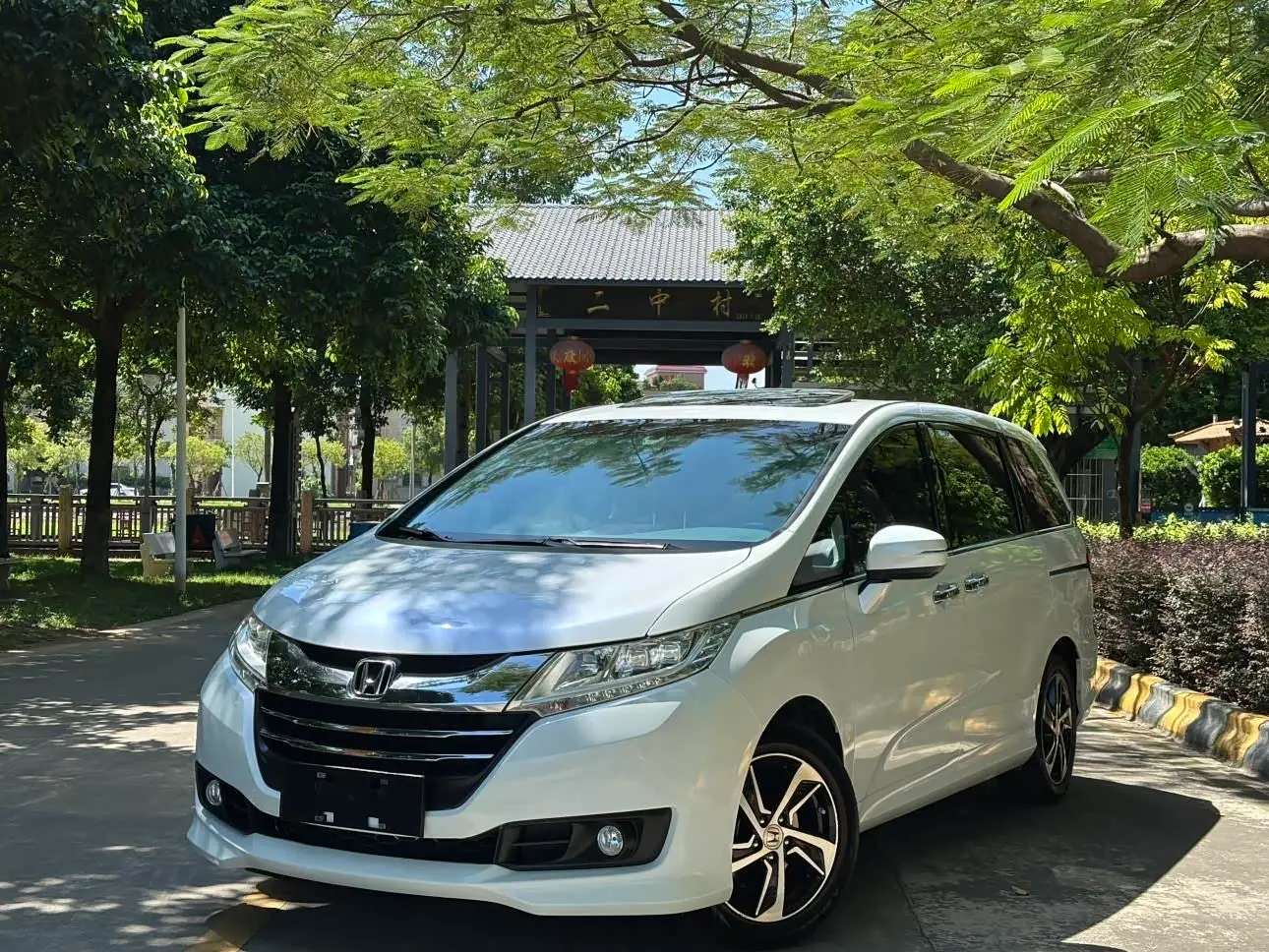 Honda Odyssey 2018 — Фото 1/20