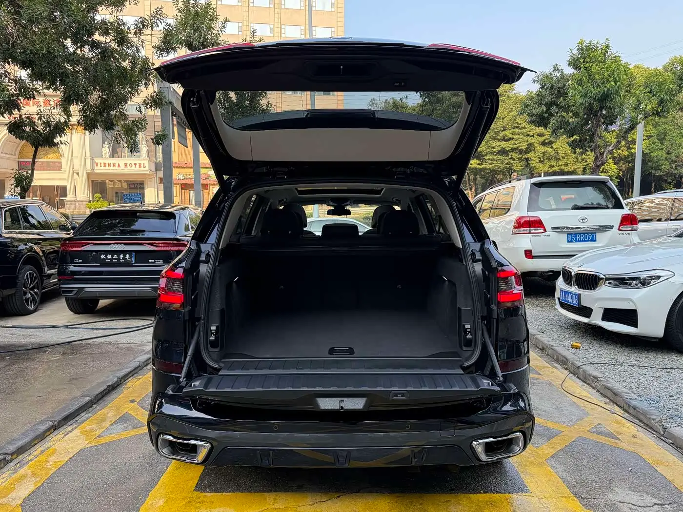 BMW X5 2023 — Photo 18/20