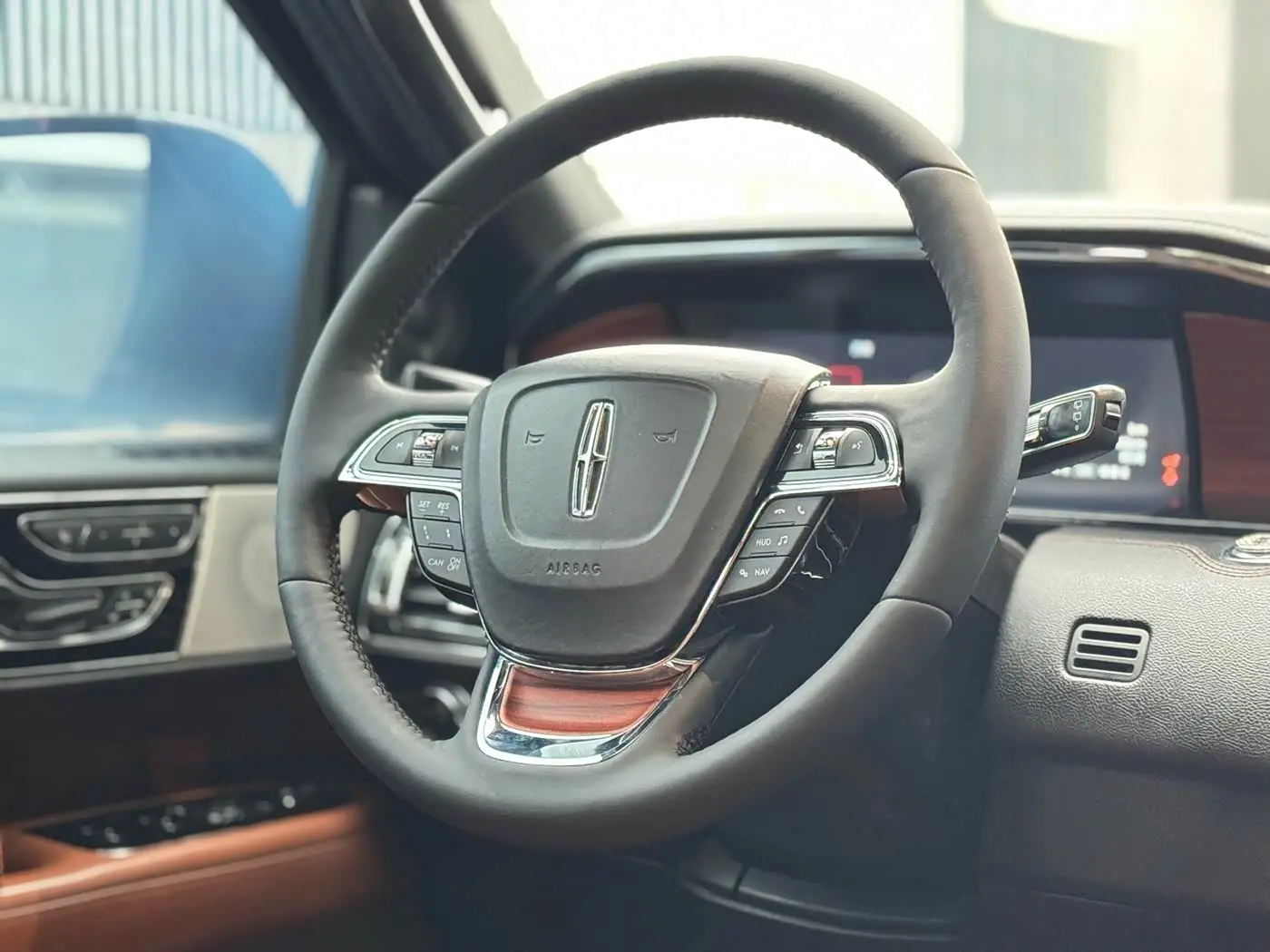 Lincoln Navigator 2020 — Şəkil 17/20