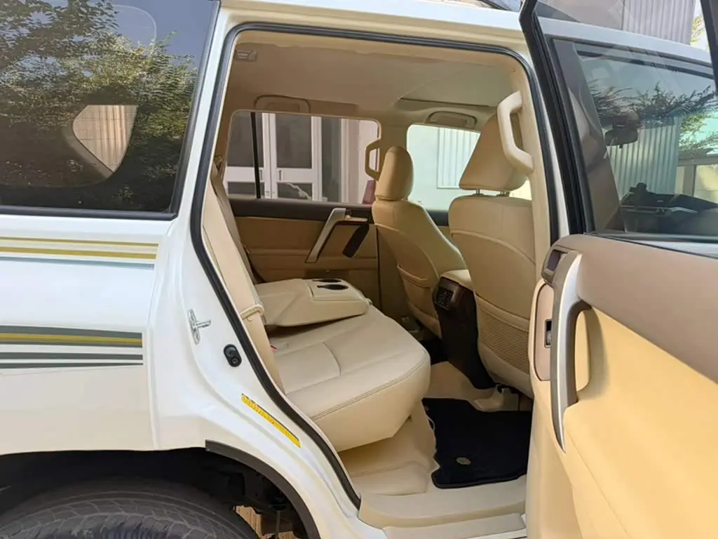 Toyota Prado 2015 — Photo 17/17