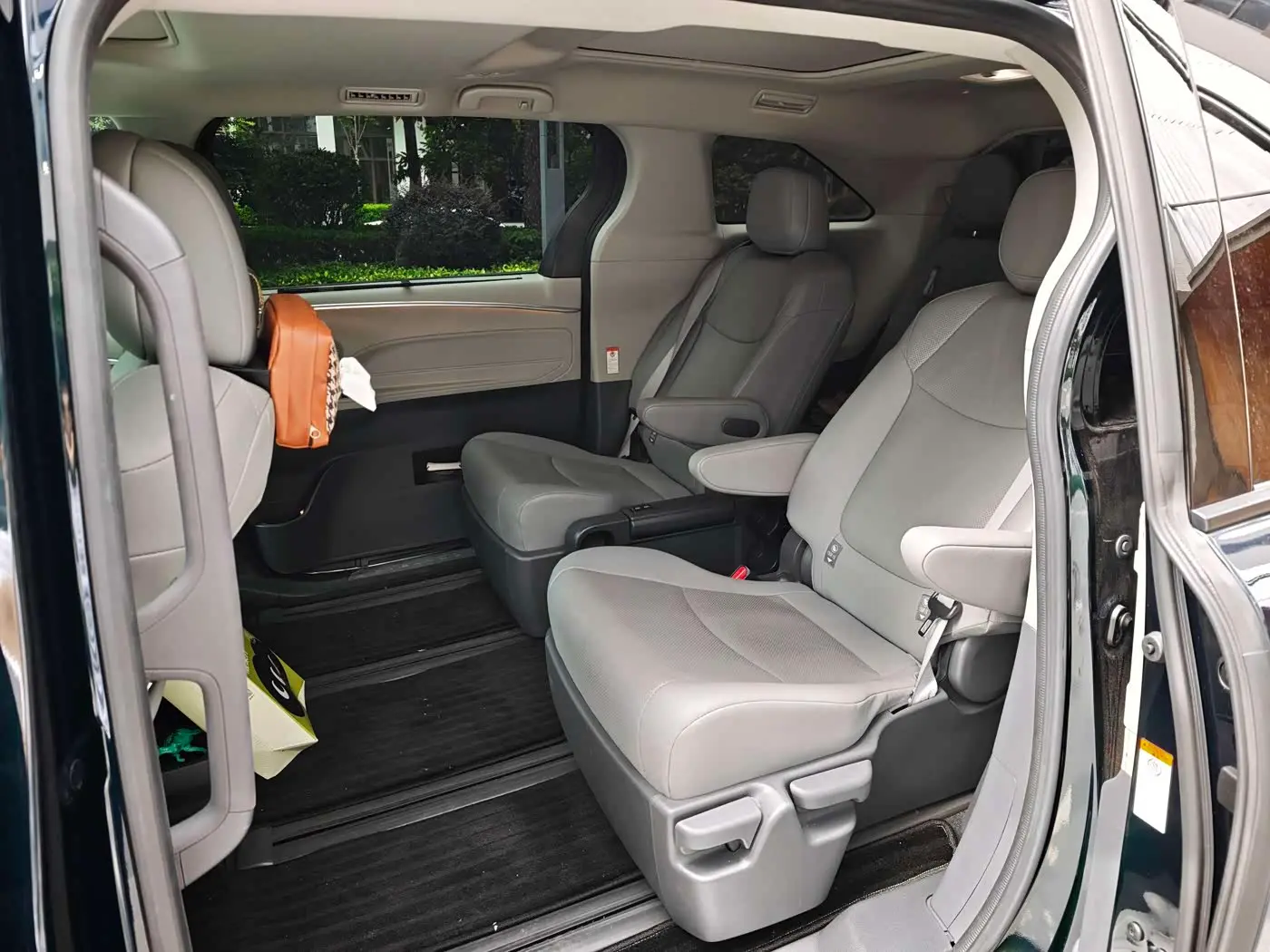 Toyota Granvia 2023 — Photo 9/14