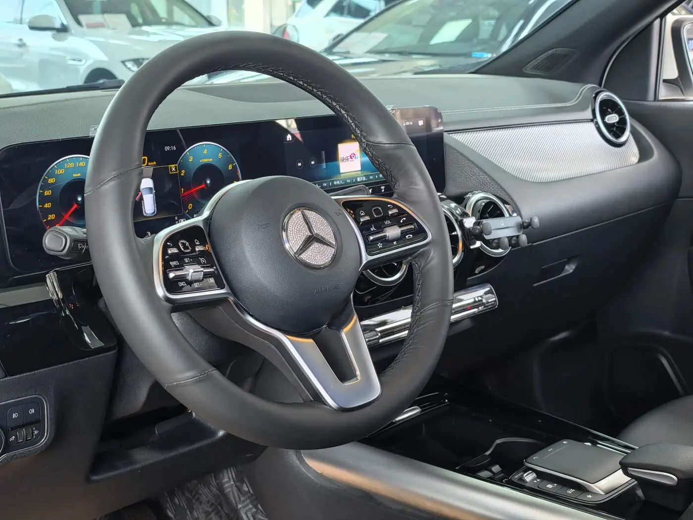 Mercedes-Benz GLA 2022 — Фото 8/16