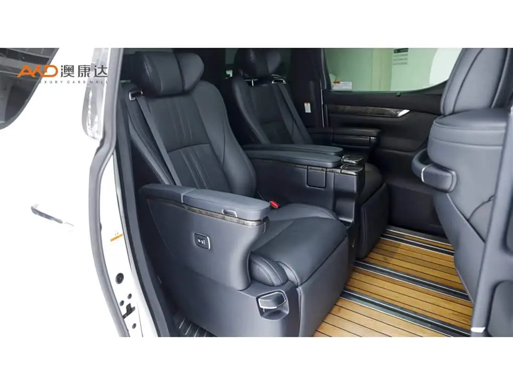 Toyota Vellfire 2020 — Photo 8/11