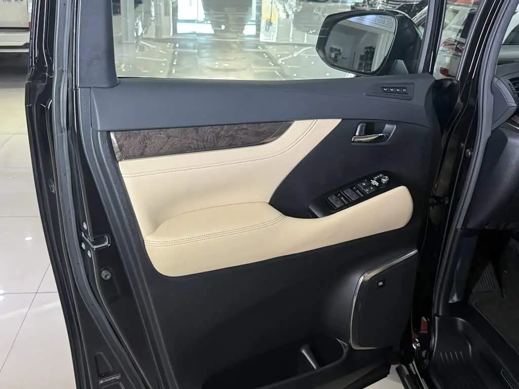 Toyota Vellfire 2021 — Photo 7/20