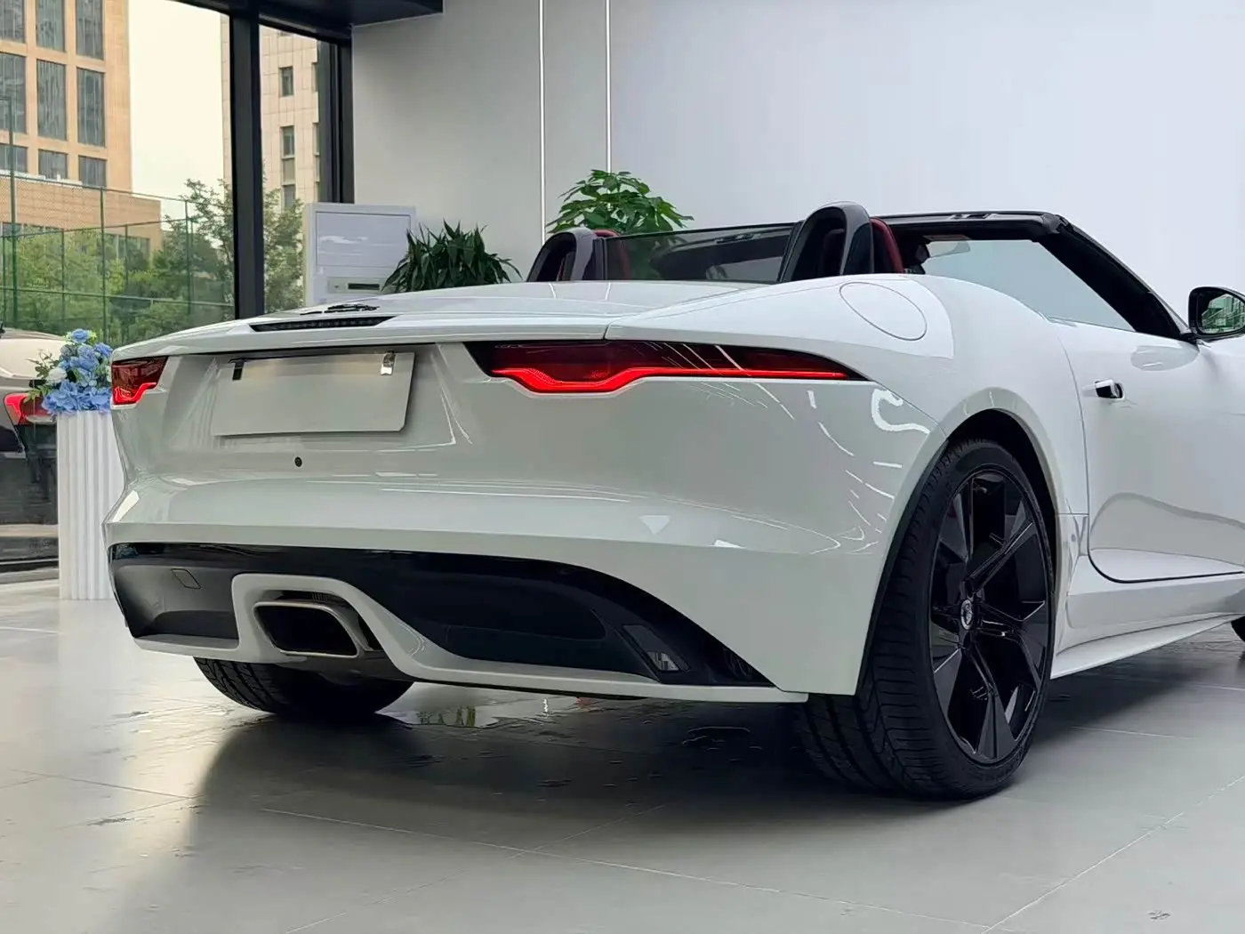Jaguar F-TYPE 2024 — Photo 13/15