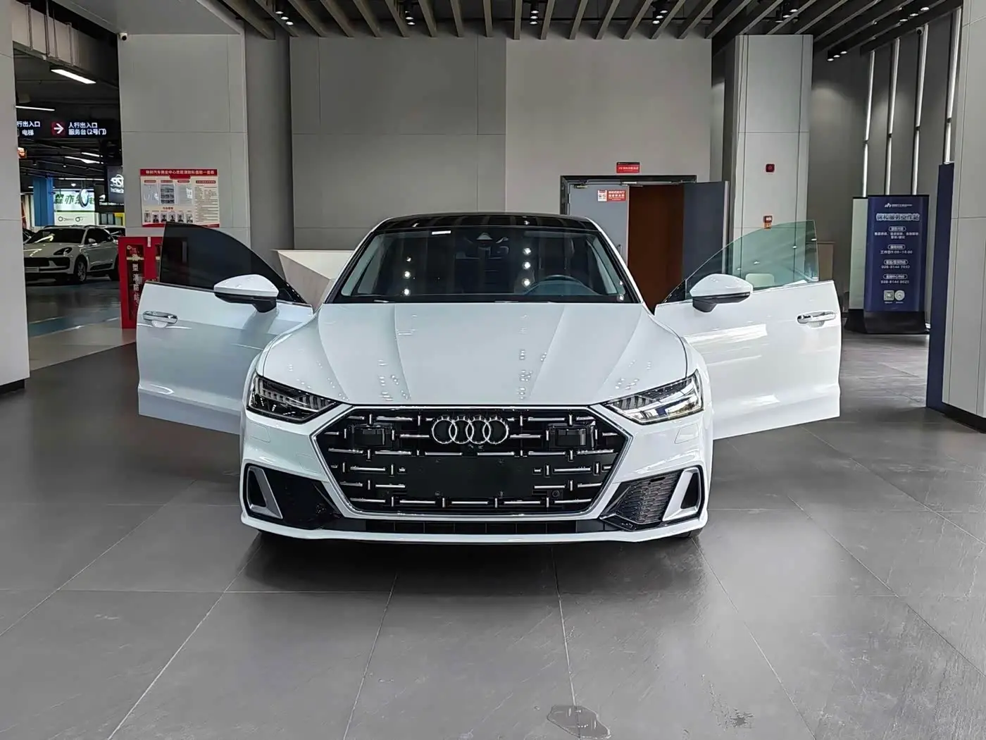 Audi A7L 2023 — ფოტო 4/20