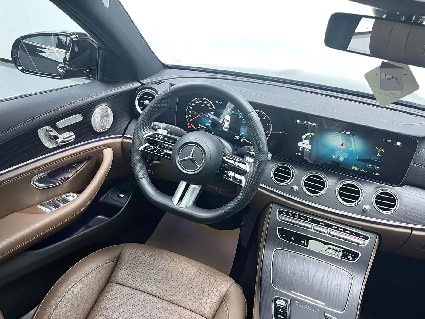 Mercedes-Benz E-Class 2023 — Photo 5/8