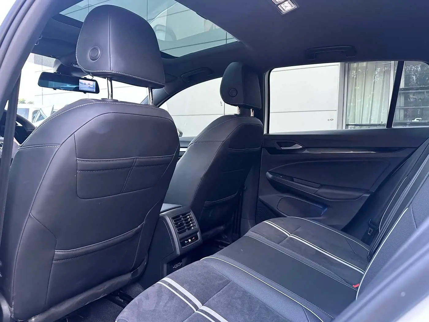Volkswagen Golf 2022 — Photo 8/18