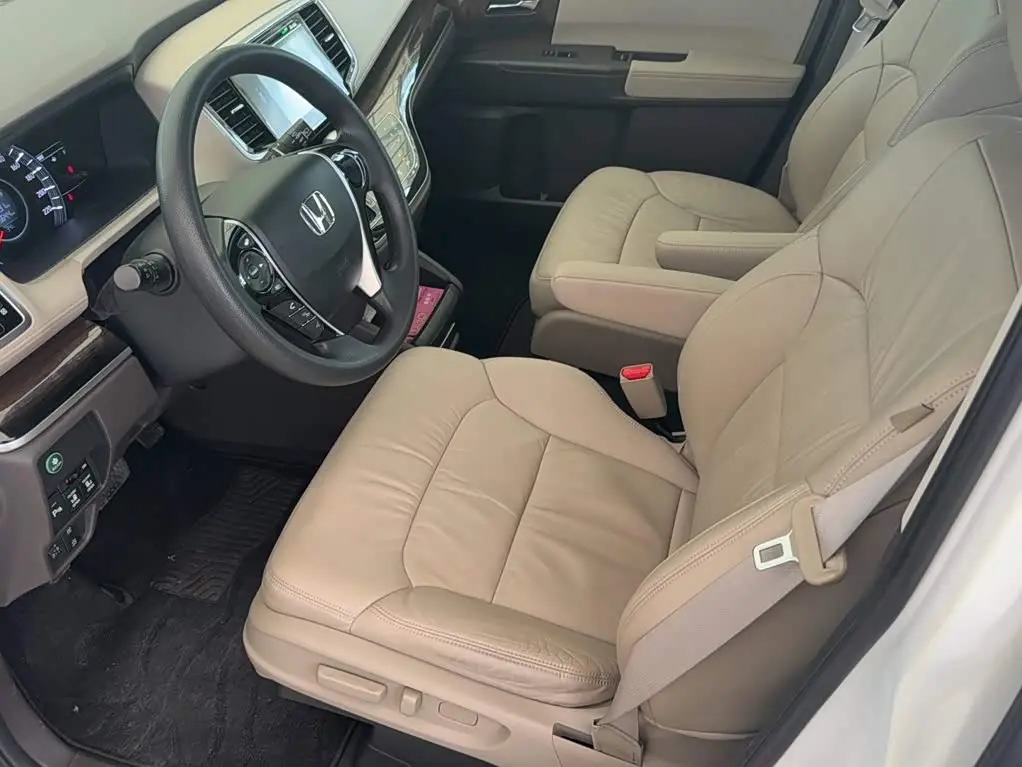 Honda Odyssey 2017 — ფოტო 11/20