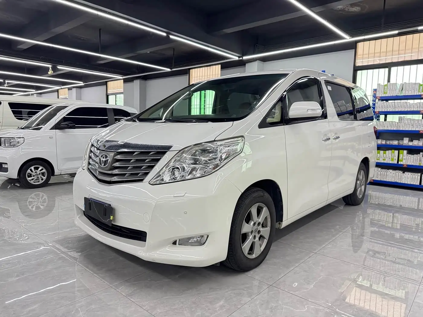 Toyota Alphard, 2011