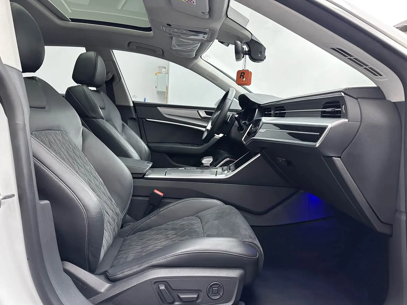 Audi A7L 2023 — Şəkil 13/20