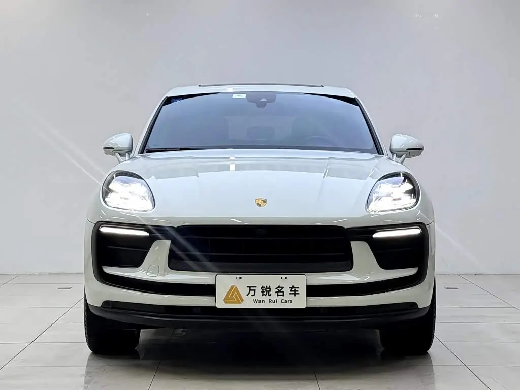 Porsche Macan 2023 — Photo 2/17