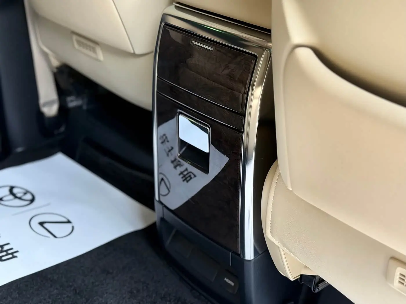 Toyota Vellfire 2021 — Photo 17/20