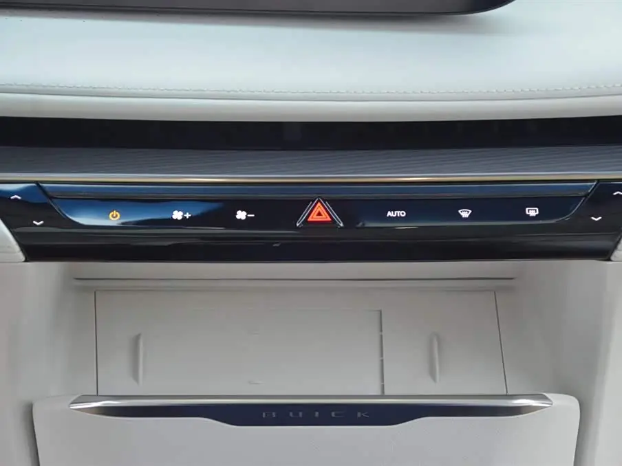 Buick GL8 New Energy 2025 — Фото 8/17