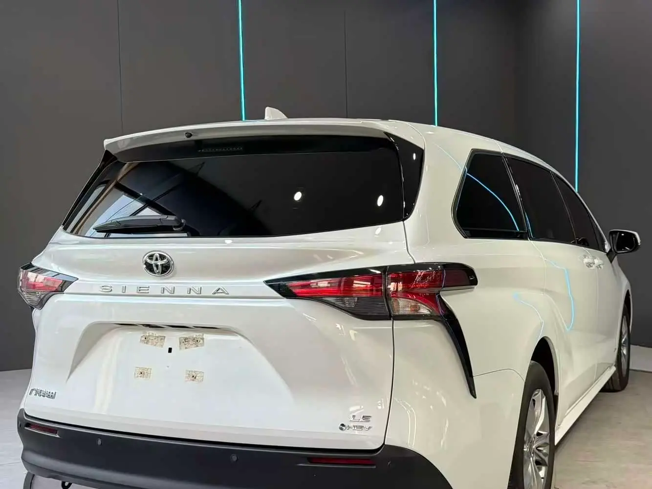 Toyota Sienna 2024 — Şəkil 8/12